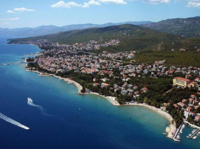 Studio apartment with swimming pool and sea view !